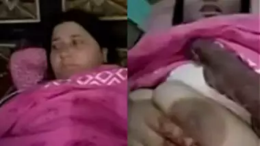 380px x 214px - Paki Fozia Aunty Big Boobs Show indian sex tube