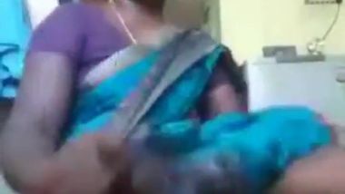 380px x 214px - Indian Aunty Shows What She Has Got Under Sari In Homemade Xxx Video indian  sex tube