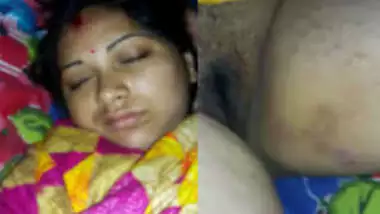 Farre Xxx Vdoe Poran - Desi Female Sleeps But Man Films Xxx Hairy Peach For Amateur Sex Video  indian sex tube