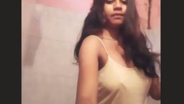 Bathroom Xnxx Kompoz Video - Cute Girl Recording In Bathroom indian sex tube