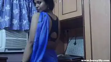 Rajasthanxnxx - Horny Lily Raising The Temperature Showing The Busty Parts indian sex tube