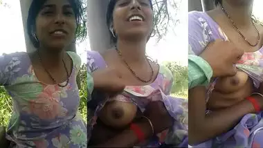 380px x 214px - Persistent Cameraguy Convinces Desi Female To Show Xxx Things Outdoors  indian sex tube